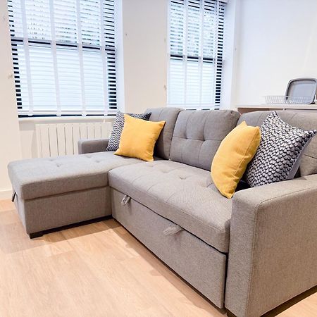 Spacious Modern 1 Bed Apartments In St Neots - Perfect For Contractors & Professionals - Free Parking - Wifi - Fully Equipped Kitchen - Smart Tv Ideal For Work Stays And Long Projects 外观 照片