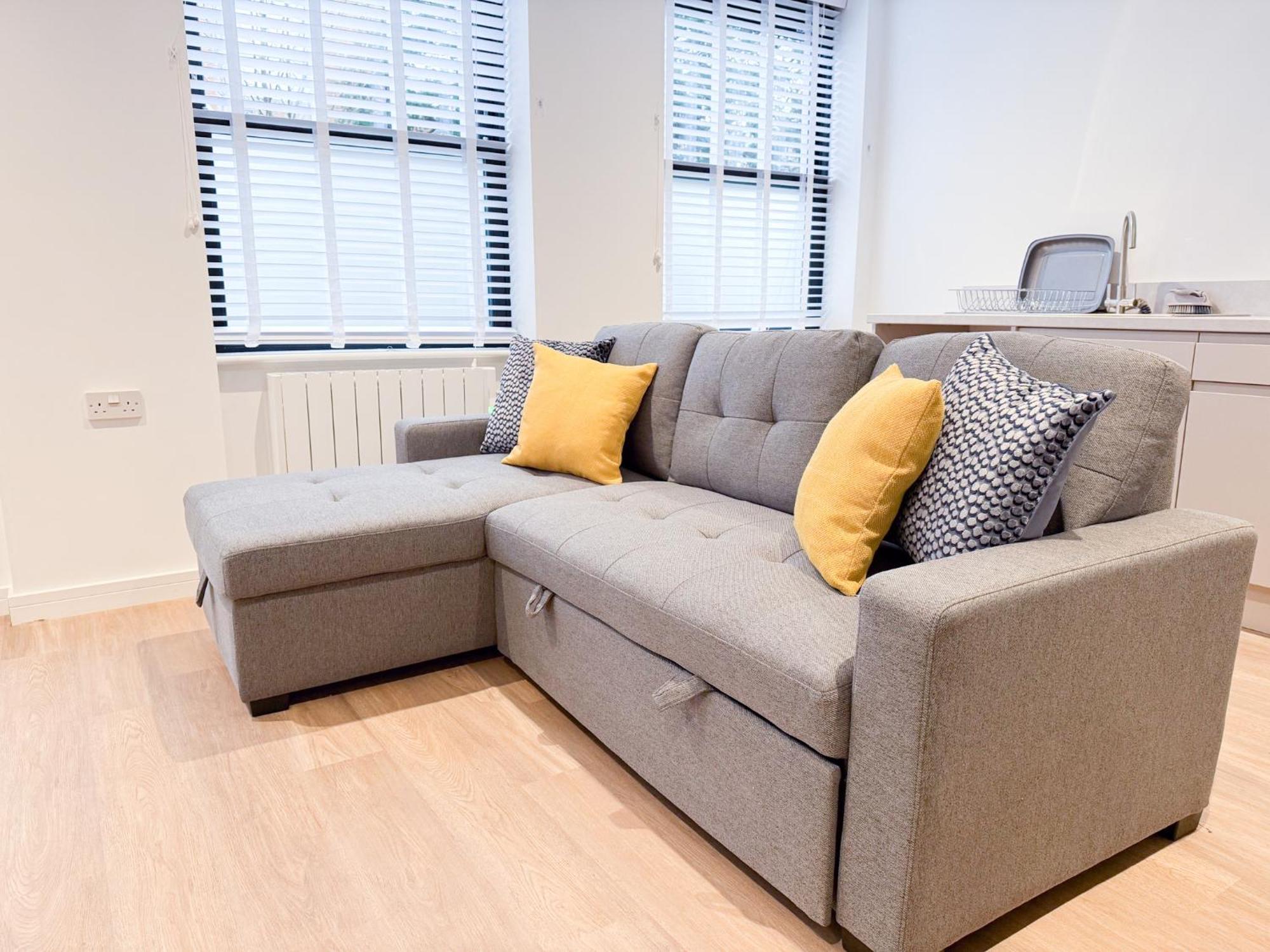 Spacious Modern 1 Bed Apartments In St Neots - Perfect For Contractors & Professionals - Free Parking - Wifi - Fully Equipped Kitchen - Smart Tv Ideal For Work Stays And Long Projects 外观 照片