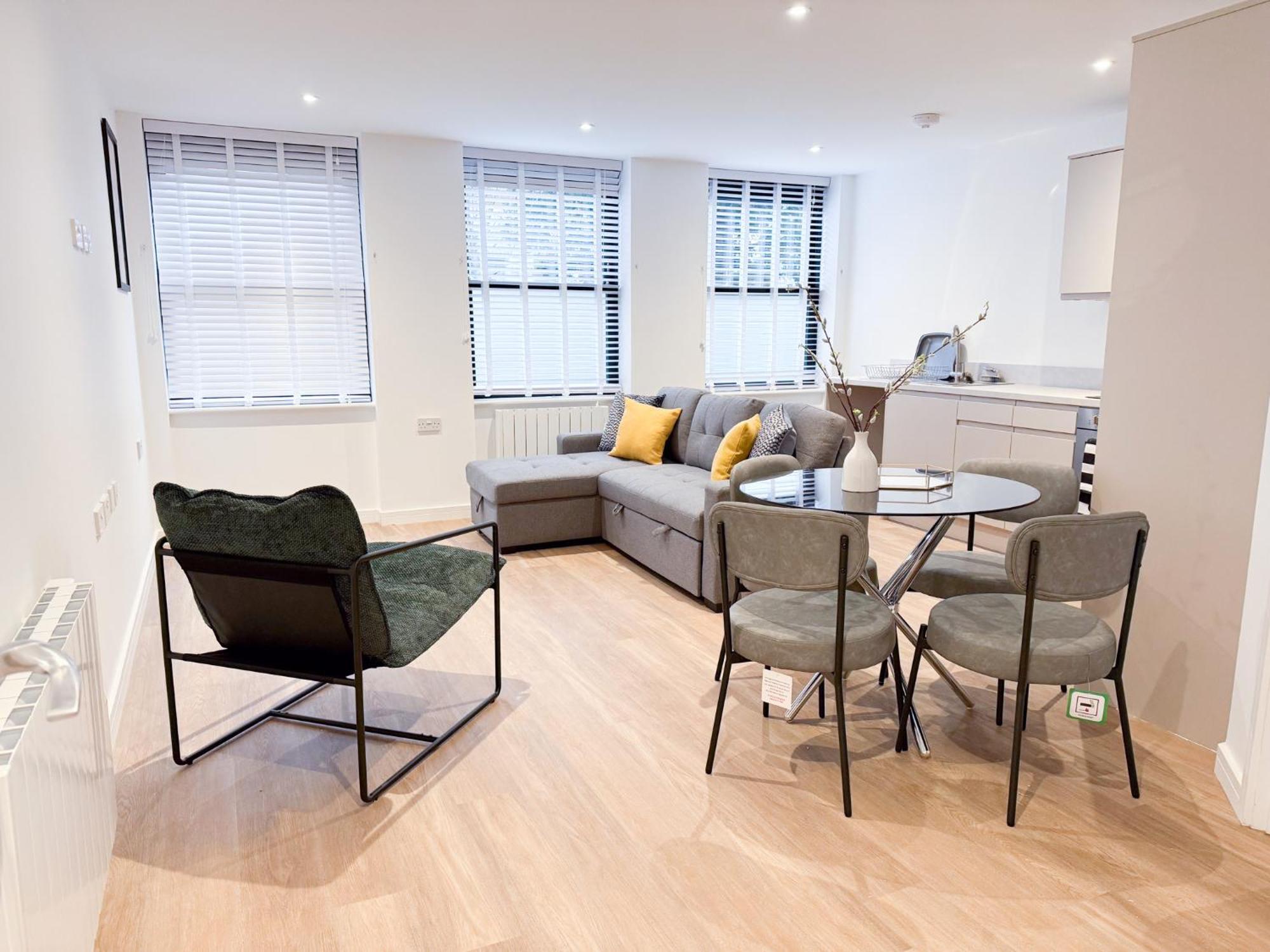Spacious Modern 1 Bed Apartments In St Neots - Perfect For Contractors & Professionals - Free Parking - Wifi - Fully Equipped Kitchen - Smart Tv Ideal For Work Stays And Long Projects 外观 照片