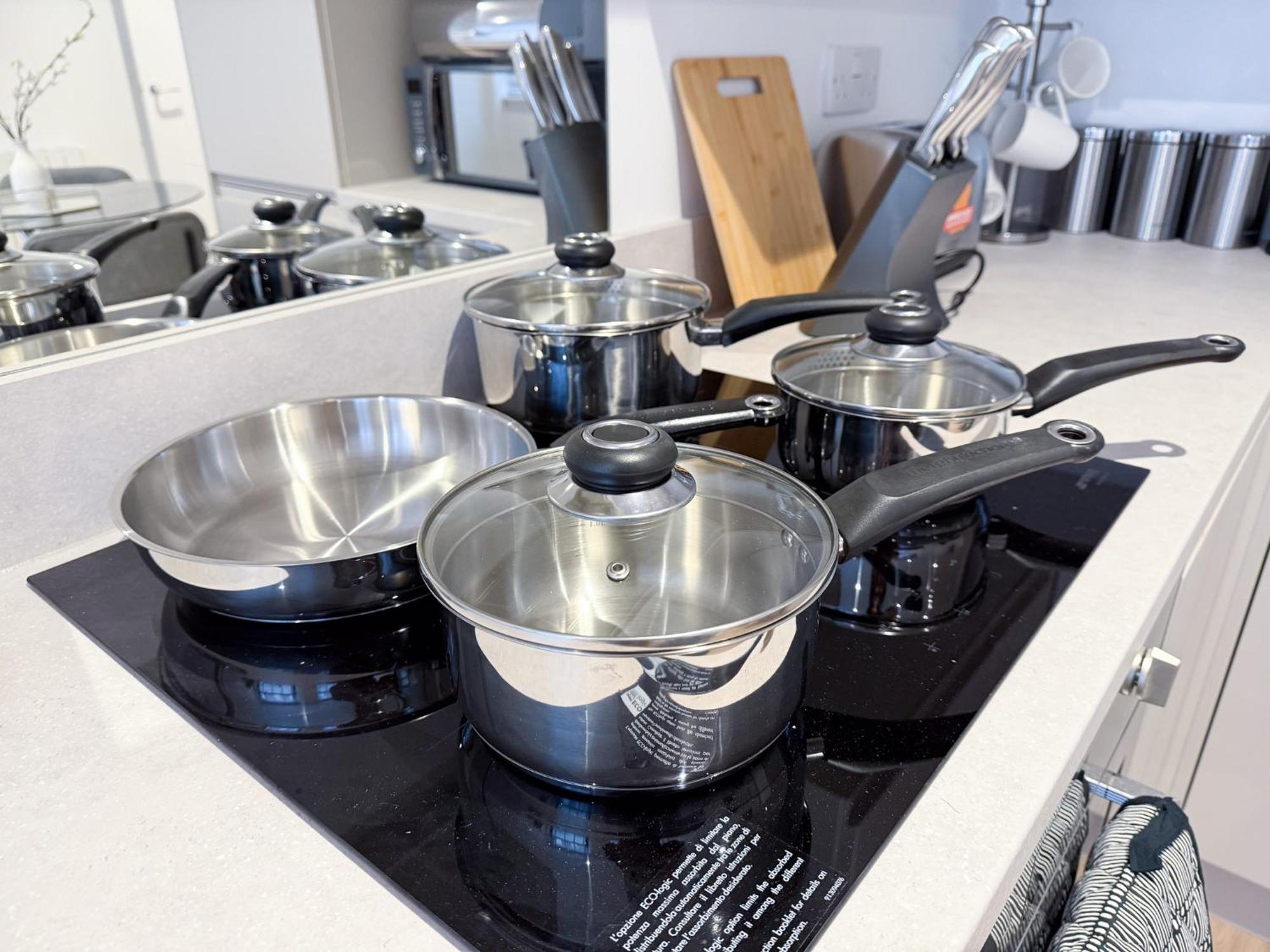 Spacious Modern 1 Bed Apartments In St Neots - Perfect For Contractors & Professionals - Free Parking - Wifi - Fully Equipped Kitchen - Smart Tv Ideal For Work Stays And Long Projects 外观 照片