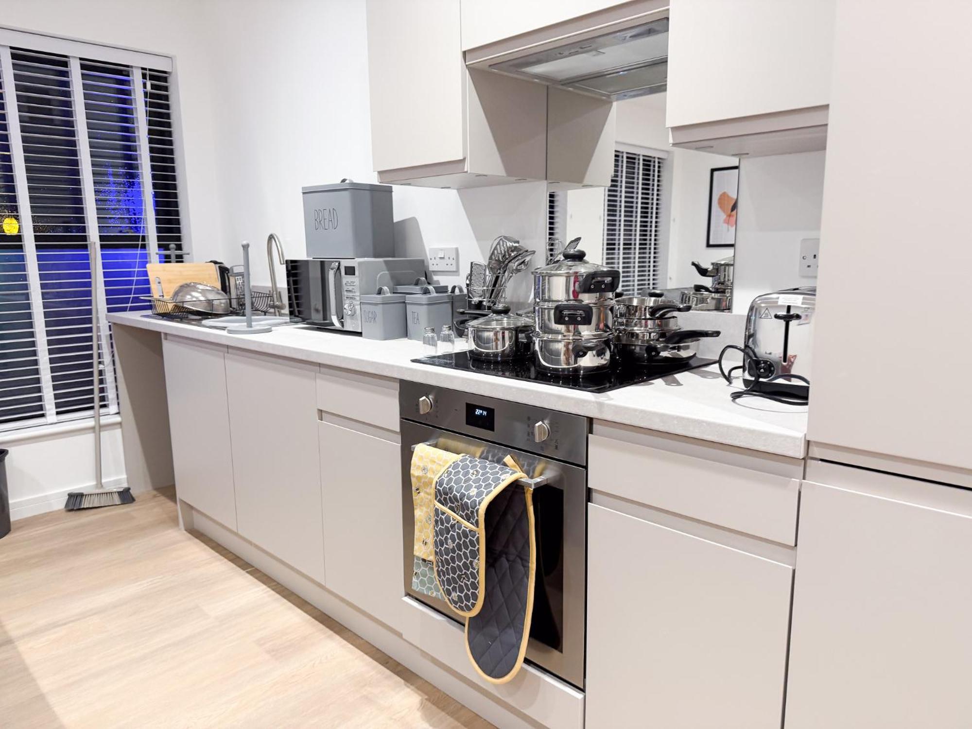 Spacious Modern 1 Bed Apartments In St Neots - Perfect For Contractors & Professionals - Free Parking - Wifi - Fully Equipped Kitchen - Smart Tv Ideal For Work Stays And Long Projects 外观 照片