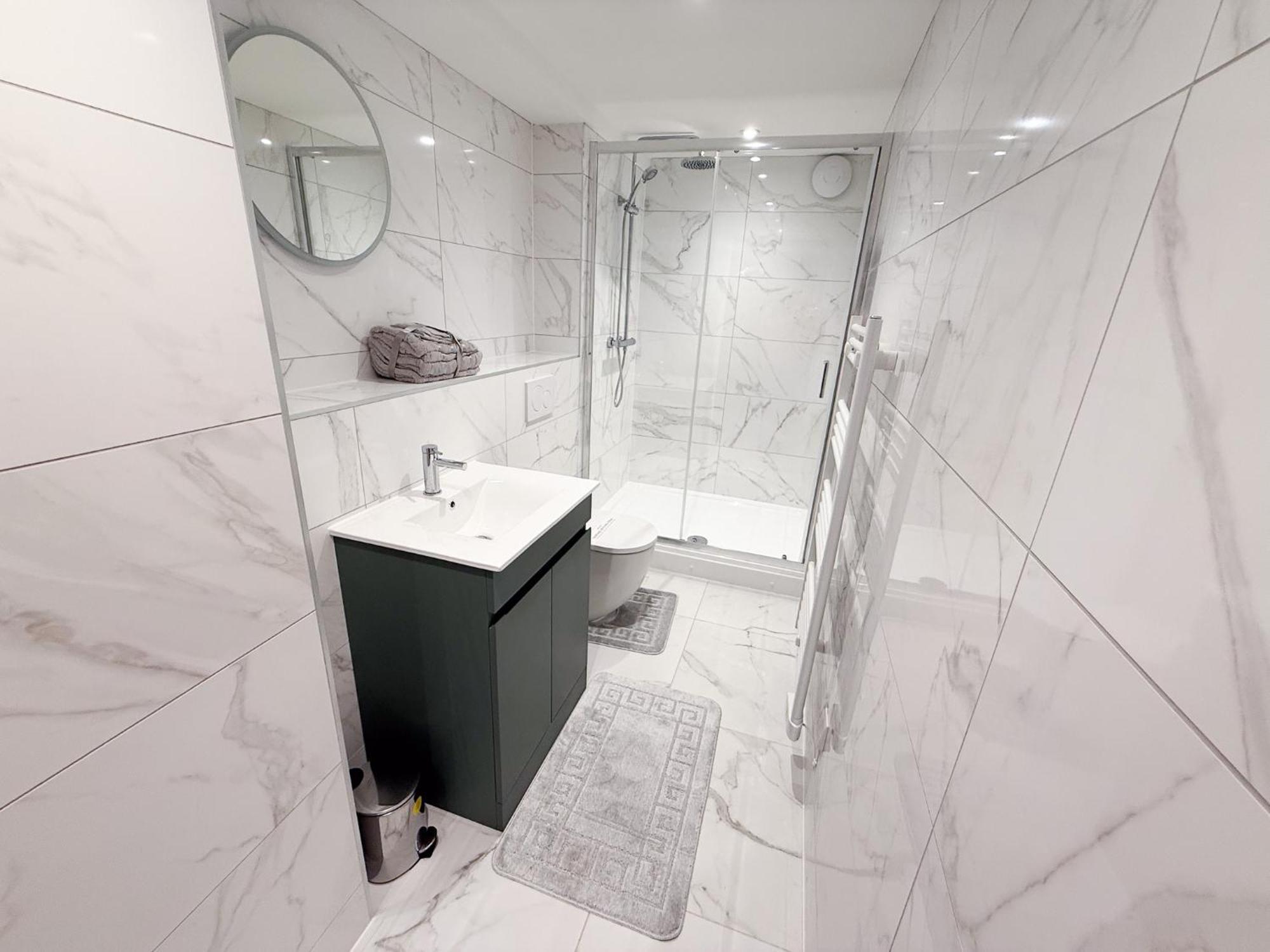 Spacious Modern 1 Bed Apartments In St Neots - Perfect For Contractors & Professionals - Free Parking - Wifi - Fully Equipped Kitchen - Smart Tv Ideal For Work Stays And Long Projects 外观 照片