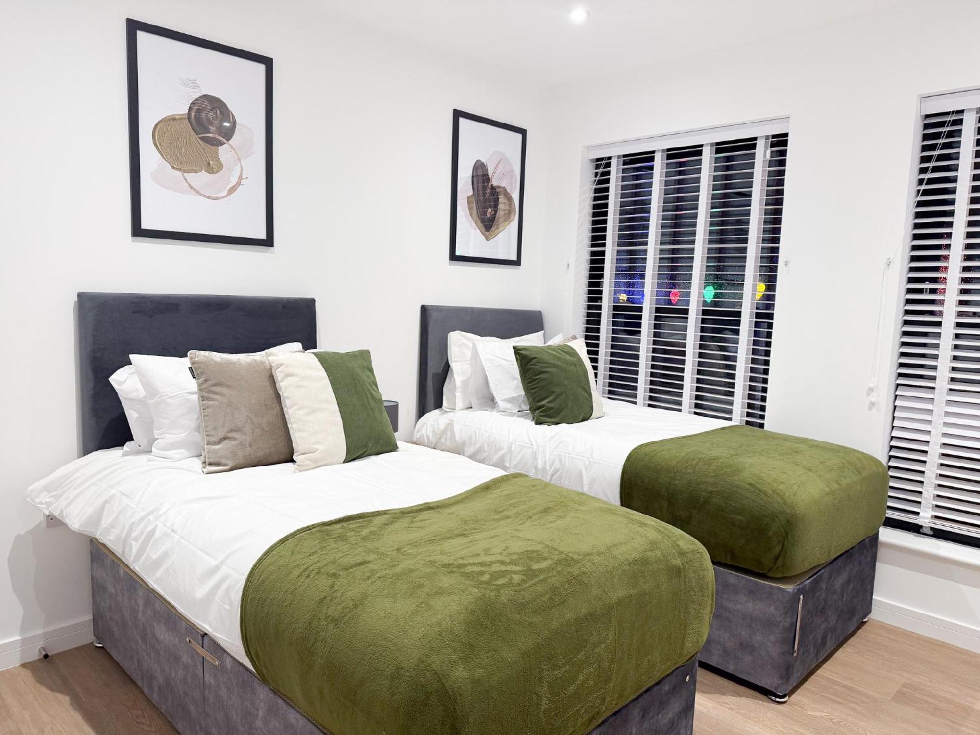 Spacious Modern 1 Bed Apartments In St Neots - Perfect For Contractors & Professionals - Free Parking - Wifi - Fully Equipped Kitchen - Smart Tv Ideal For Work Stays And Long Projects 外观 照片