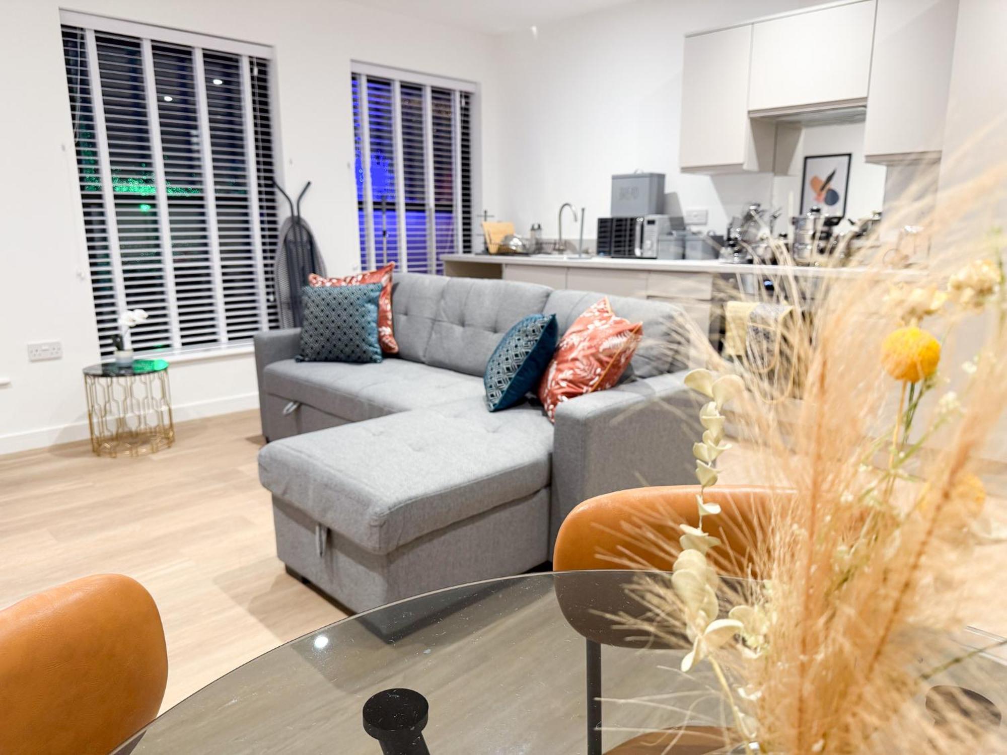 Spacious Modern 1 Bed Apartments In St Neots - Perfect For Contractors & Professionals - Free Parking - Wifi - Fully Equipped Kitchen - Smart Tv Ideal For Work Stays And Long Projects 外观 照片