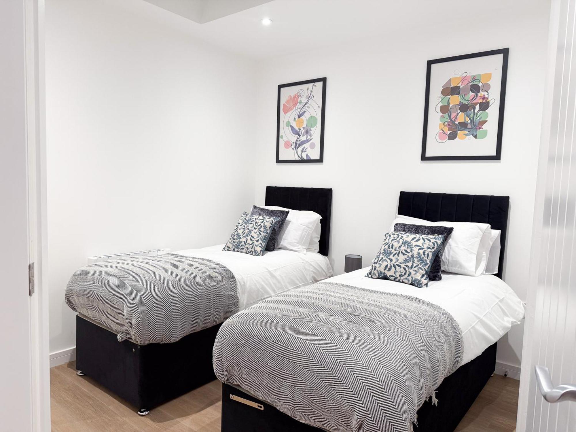 Spacious Modern 1 Bed Apartments In St Neots - Perfect For Contractors & Professionals - Free Parking - Wifi - Fully Equipped Kitchen - Smart Tv Ideal For Work Stays And Long Projects 外观 照片