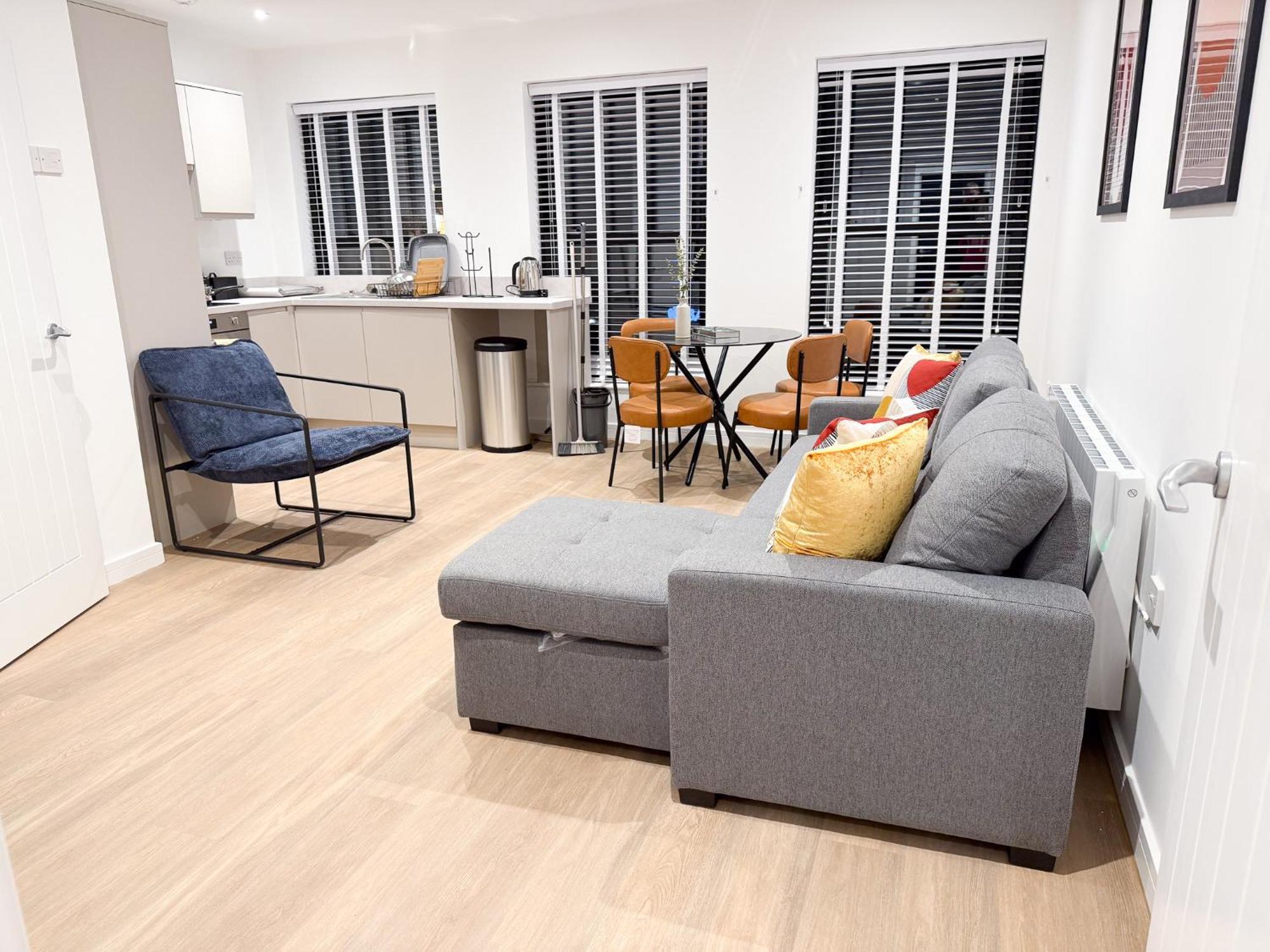 Spacious Modern 1 Bed Apartments In St Neots - Perfect For Contractors & Professionals - Free Parking - Wifi - Fully Equipped Kitchen - Smart Tv Ideal For Work Stays And Long Projects 外观 照片