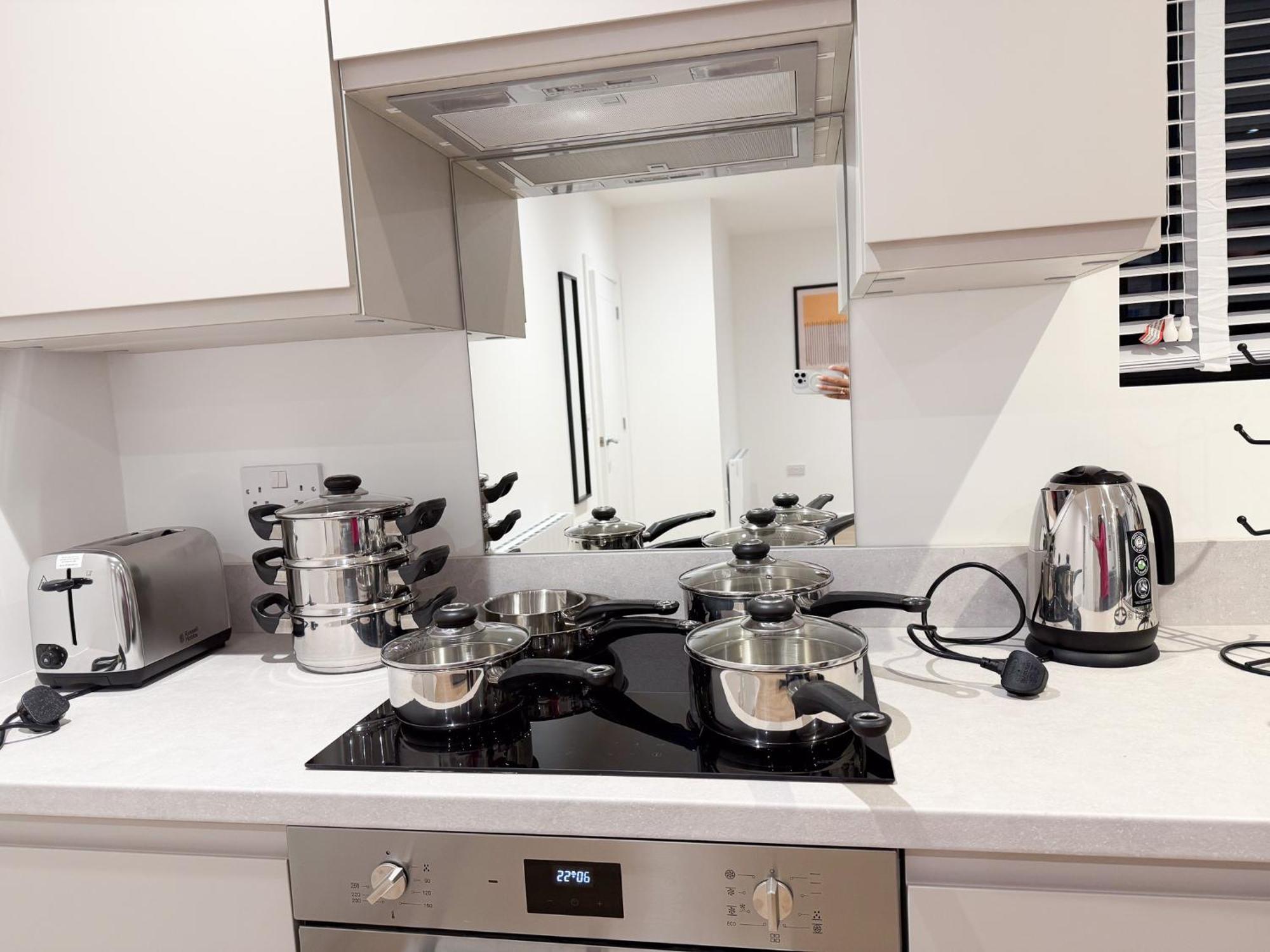 Spacious Modern 1 Bed Apartments In St Neots - Perfect For Contractors & Professionals - Free Parking - Wifi - Fully Equipped Kitchen - Smart Tv Ideal For Work Stays And Long Projects 外观 照片