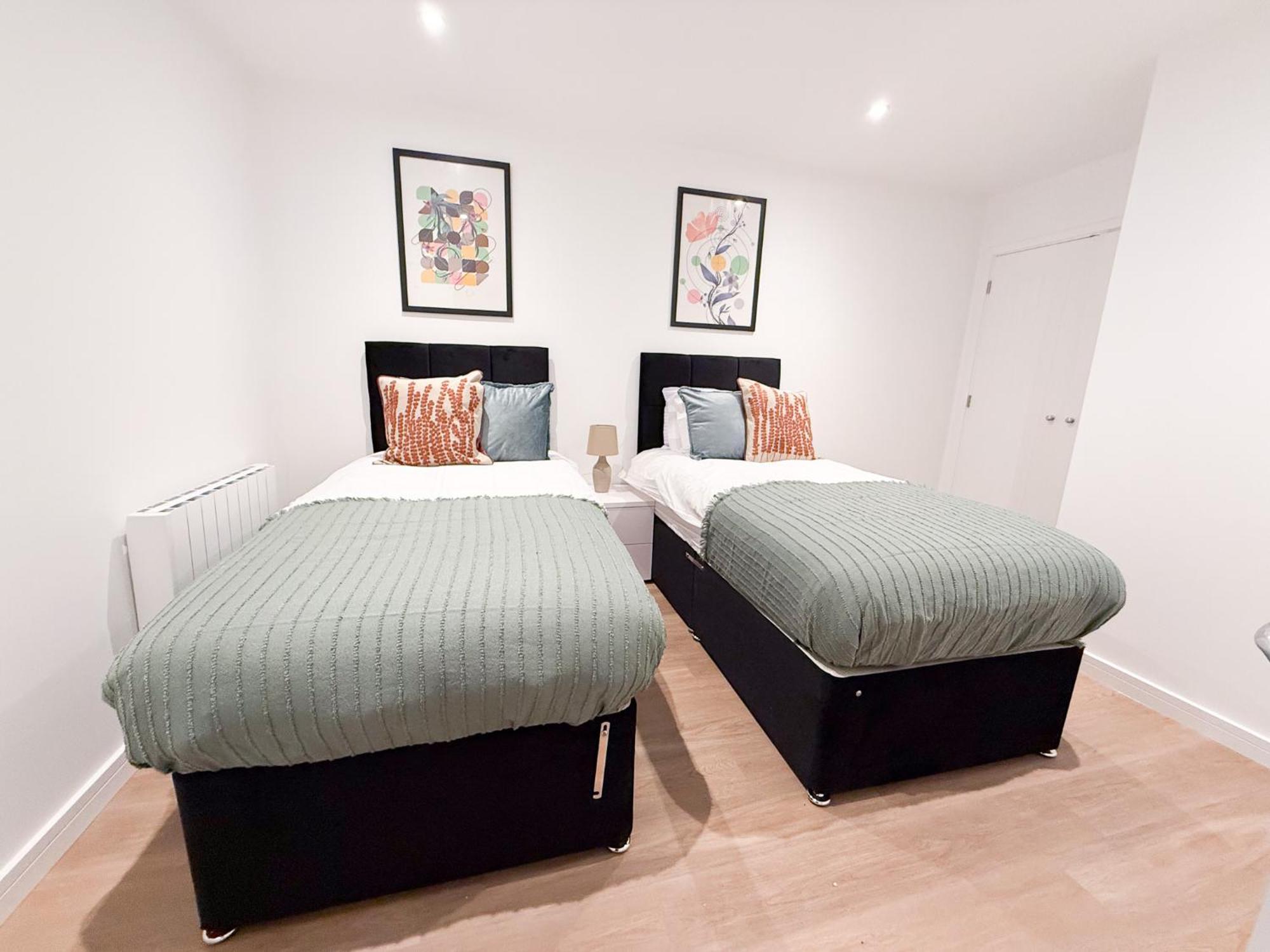 Spacious Modern 1 Bed Apartments In St Neots - Perfect For Contractors & Professionals - Free Parking - Wifi - Fully Equipped Kitchen - Smart Tv Ideal For Work Stays And Long Projects 外观 照片
