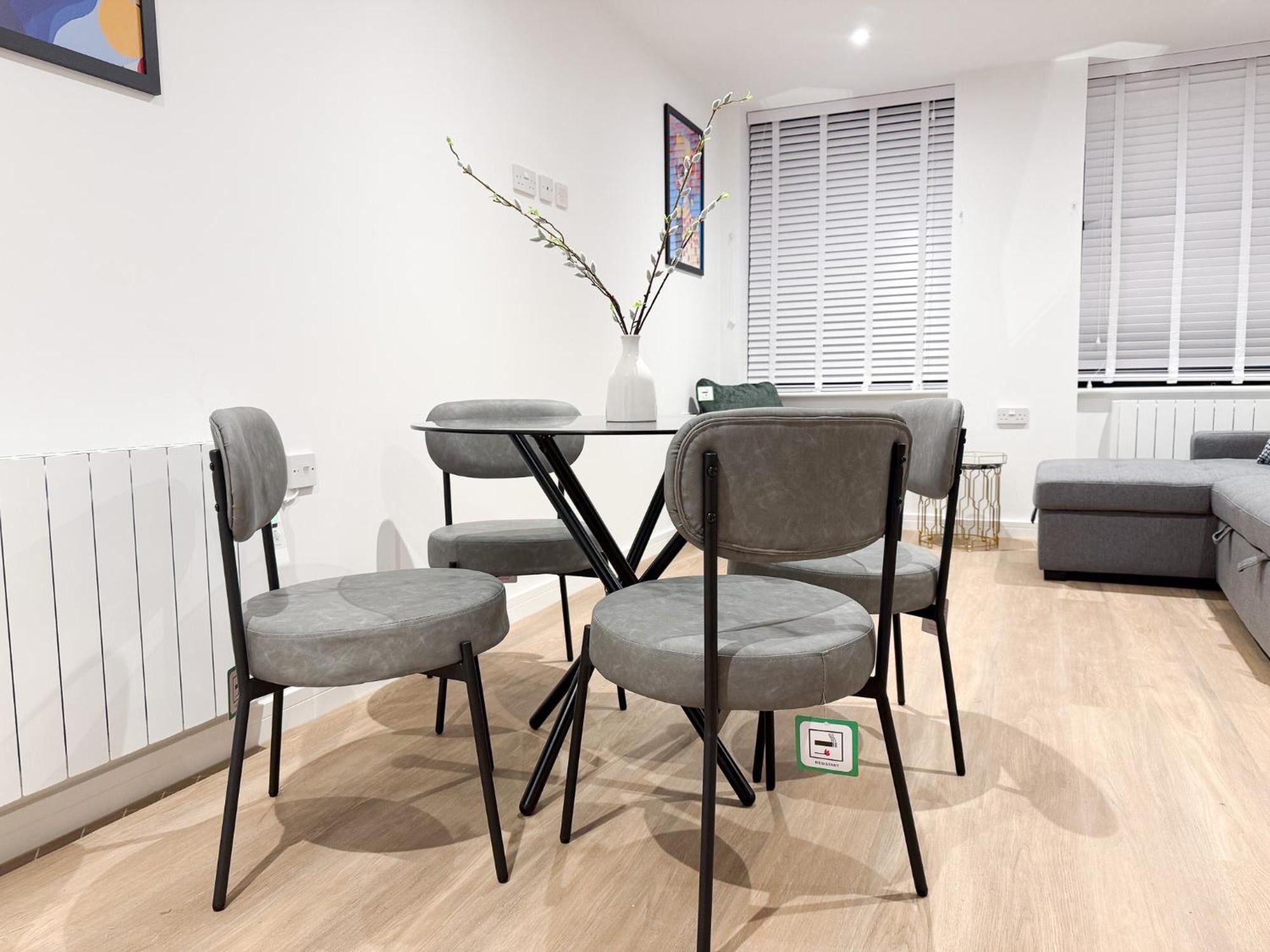 Spacious Modern 1 Bed Apartments In St Neots - Perfect For Contractors & Professionals - Free Parking - Wifi - Fully Equipped Kitchen - Smart Tv Ideal For Work Stays And Long Projects 外观 照片