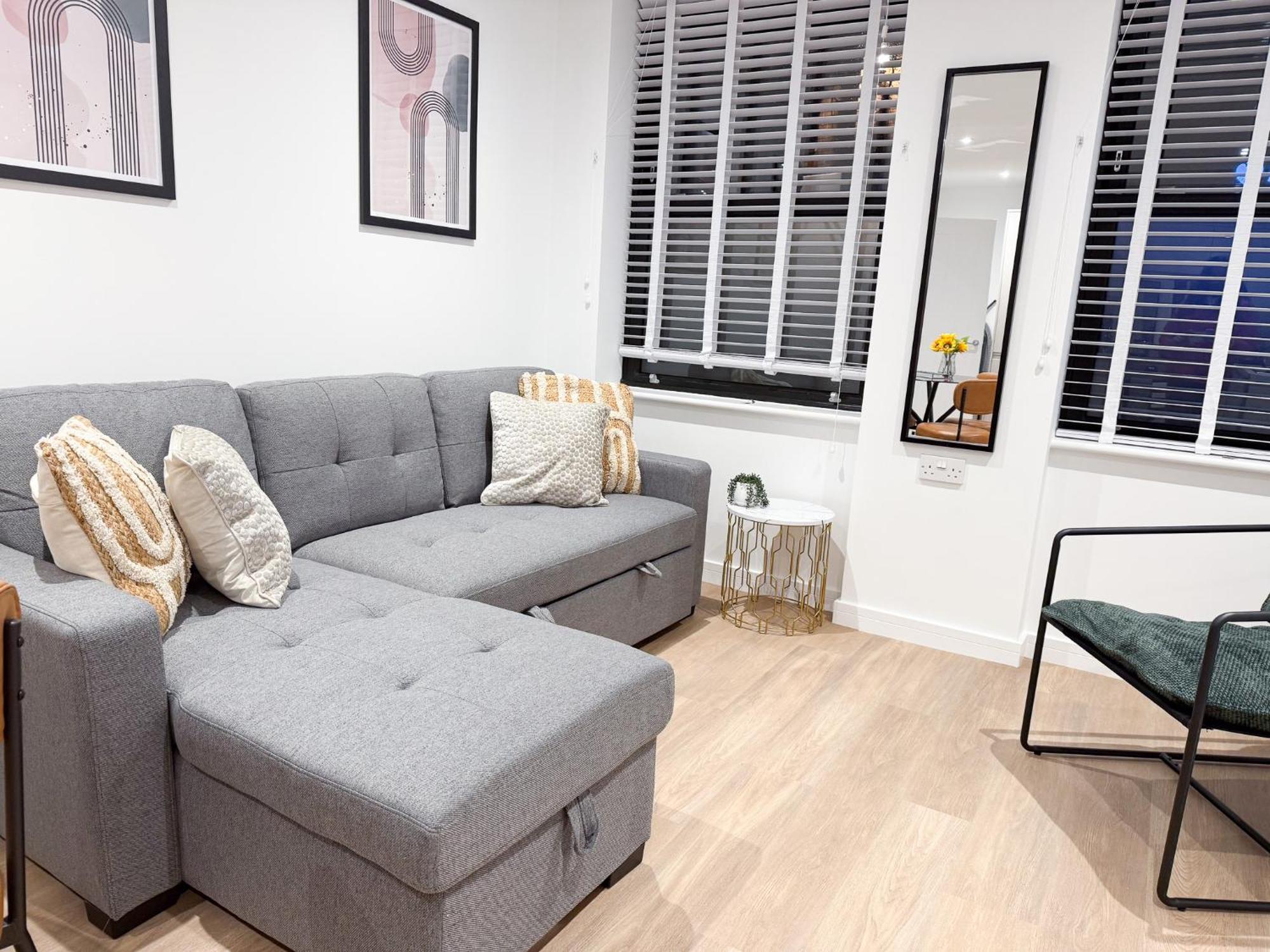 Spacious Modern 1 Bed Apartments In St Neots - Perfect For Contractors & Professionals - Free Parking - Wifi - Fully Equipped Kitchen - Smart Tv Ideal For Work Stays And Long Projects 外观 照片