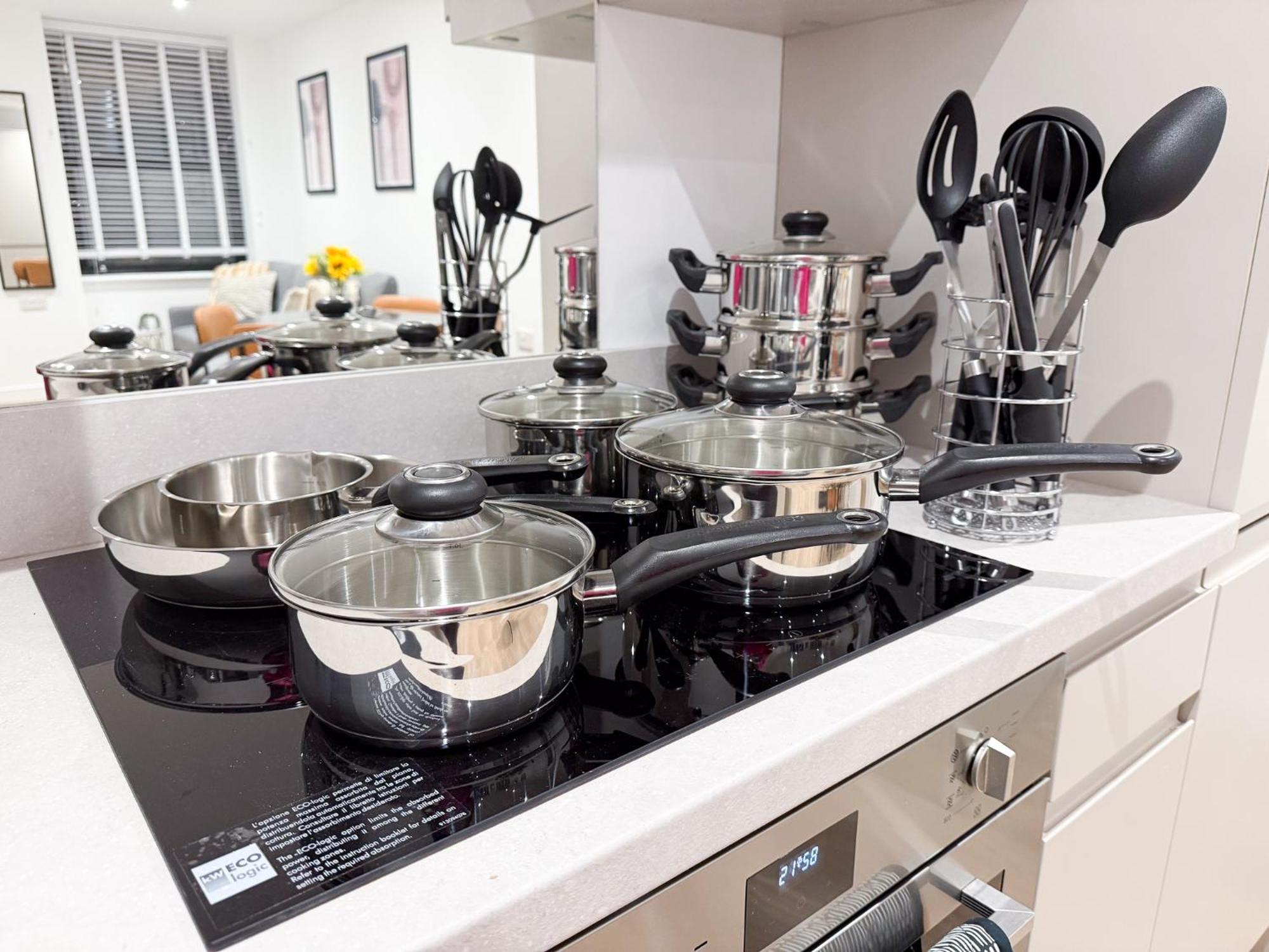 Spacious Modern 1 Bed Apartments In St Neots - Perfect For Contractors & Professionals - Free Parking - Wifi - Fully Equipped Kitchen - Smart Tv Ideal For Work Stays And Long Projects 外观 照片
