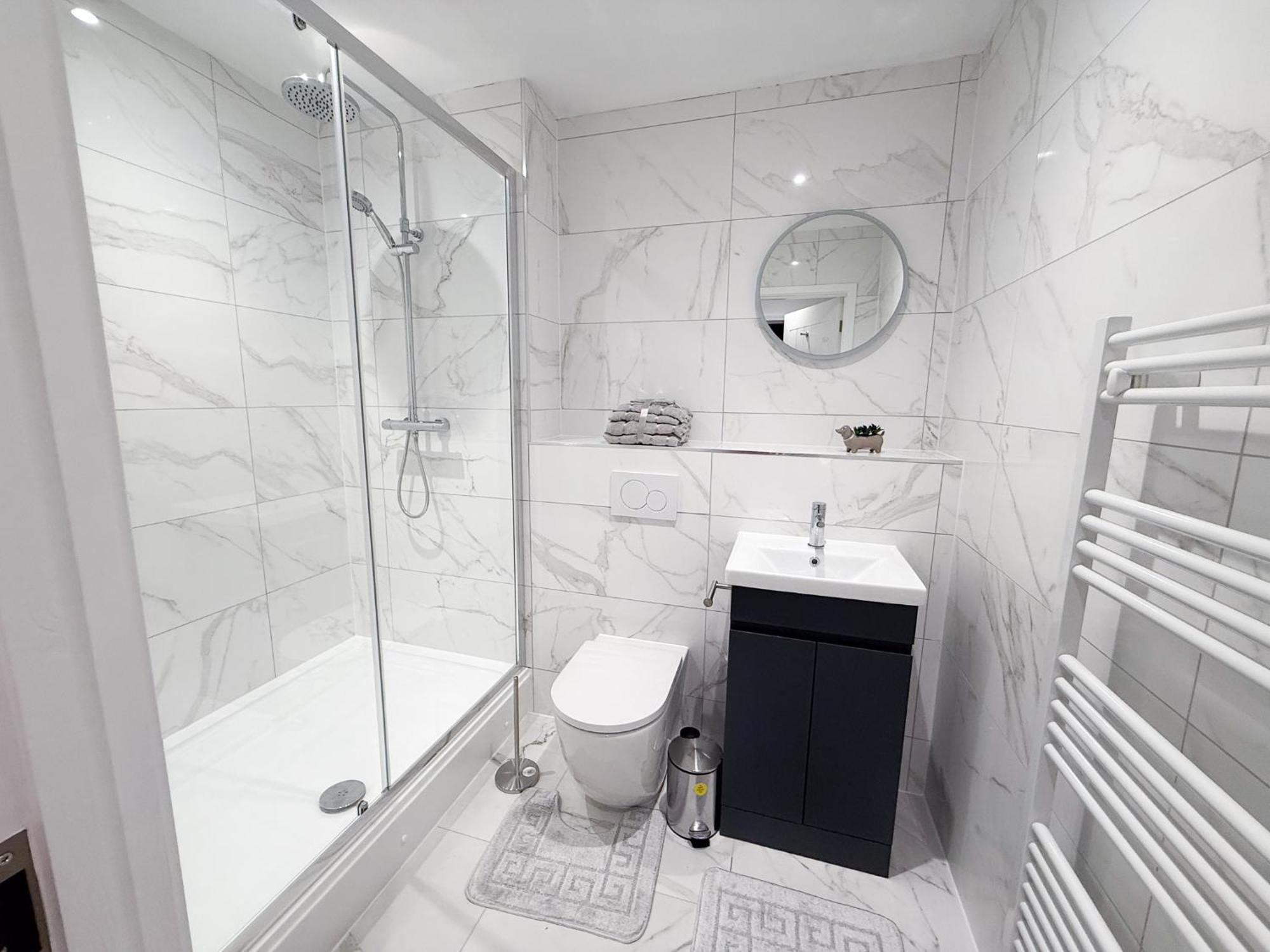 Spacious Modern 1 Bed Apartments In St Neots - Perfect For Contractors & Professionals - Free Parking - Wifi - Fully Equipped Kitchen - Smart Tv Ideal For Work Stays And Long Projects 外观 照片